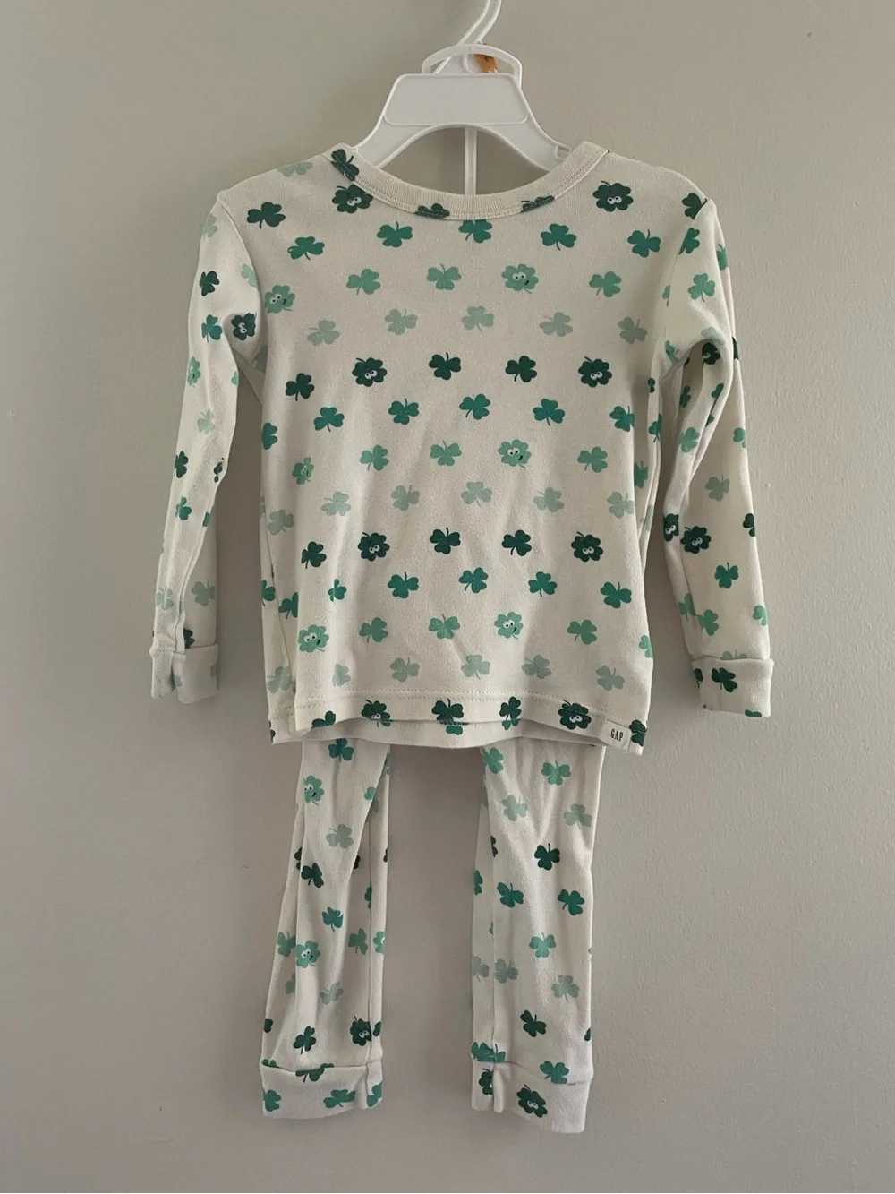 Baby Gap 3T Unisex Shamrock PJ Set